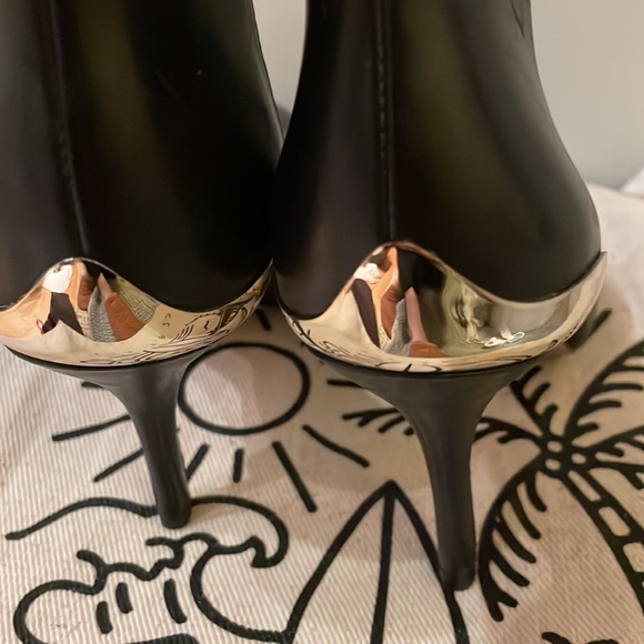 Women’s size 4, a bit over 3 inches tall - Picture 5 of 6